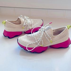 Execellent like new condition sorrel sneakers tans and pink